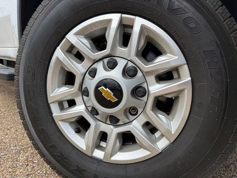 Used 2024 Chevrolet Silverado 2500 LT AWD/4WD image 14