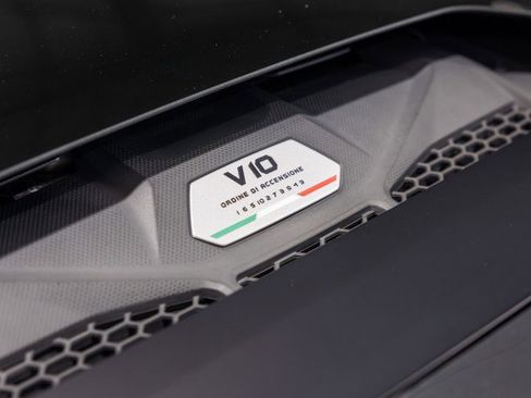 Used 2021 Lamborghini Huracan EVO image 17