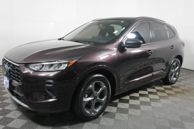 Used 2023 Ford Escape ST-Line w/ Tech Pack #1 AWD/4WD image 7