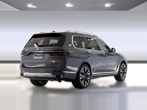 Used 2024 BMW X7 xDrive40i w/ Parking Assistance Package AWD/4WD image 8