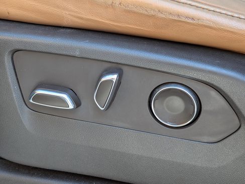 Used 2021 Cadillac Escalade Premium Luxury RWD image 21