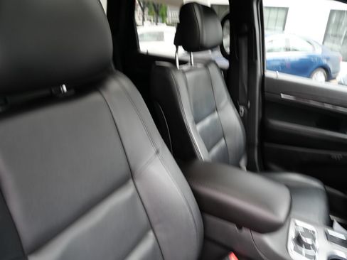Used 2020 Jeep Grand Cherokee Limited w/ Premium Lighting Group AWD/4WD image 29