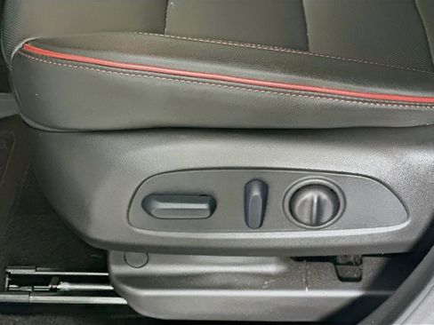 Used 2025 Chevrolet TrailBlazer RS w/ Convenience Package image 22