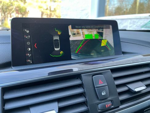 Used 2018 BMW M4 Convertible RWD image 16