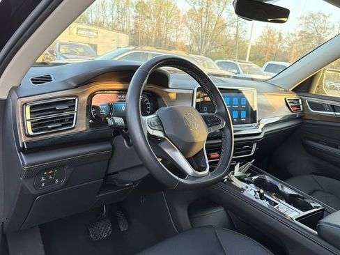 Used 2025 Volkswagen Atlas SE image 7