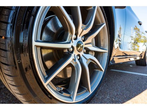 Used 2025 Genesis G70 2.5T image 9