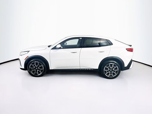 Used 2025 BMW X2 xDrive28i w/ Convenience Package image 4