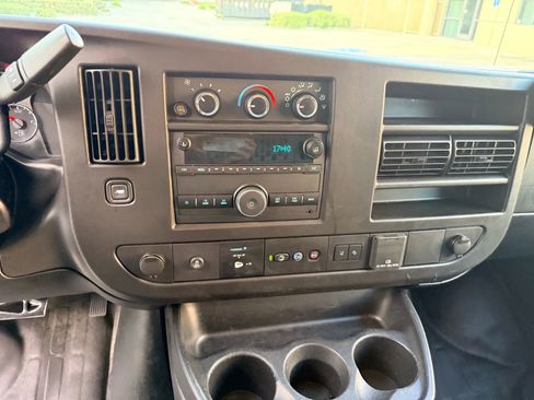 Used 2019 Chevrolet Express 3500 w/ Driver Convenience Package image 22