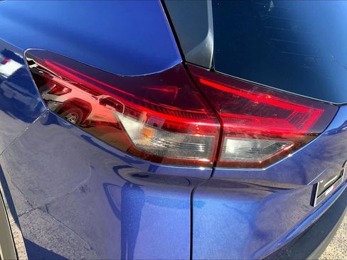 Used 2021 Nissan Rogue S image 28