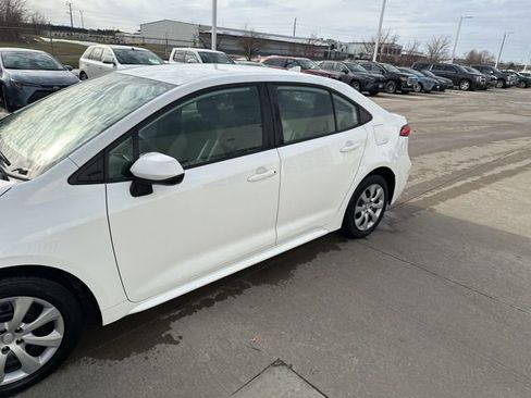 Used 2023 Toyota Corolla LE image 4