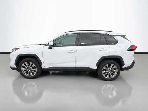 Used 2020 Toyota RAV4 XLE Premium image 6
