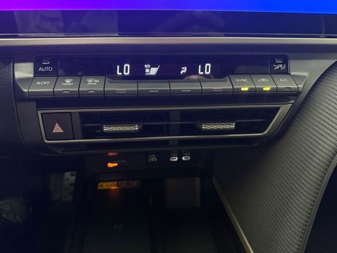 Used 2025 Toyota Camry SE w/ Multimedia Upgrade Package FWD image 17