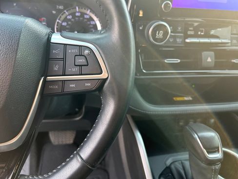 Used 2023 Toyota Highlander XSE FWD image 22