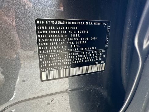 Used 2023 Volkswagen Tiguan SE R-Line image 34