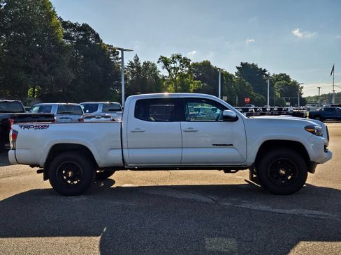 Used 2021 Toyota Tacoma TRD Sport w/ TRD Premium Sport Package AWD/4WD image 7