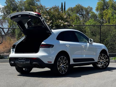 Used 2026 Porsche Macan AWD/4WD image 9