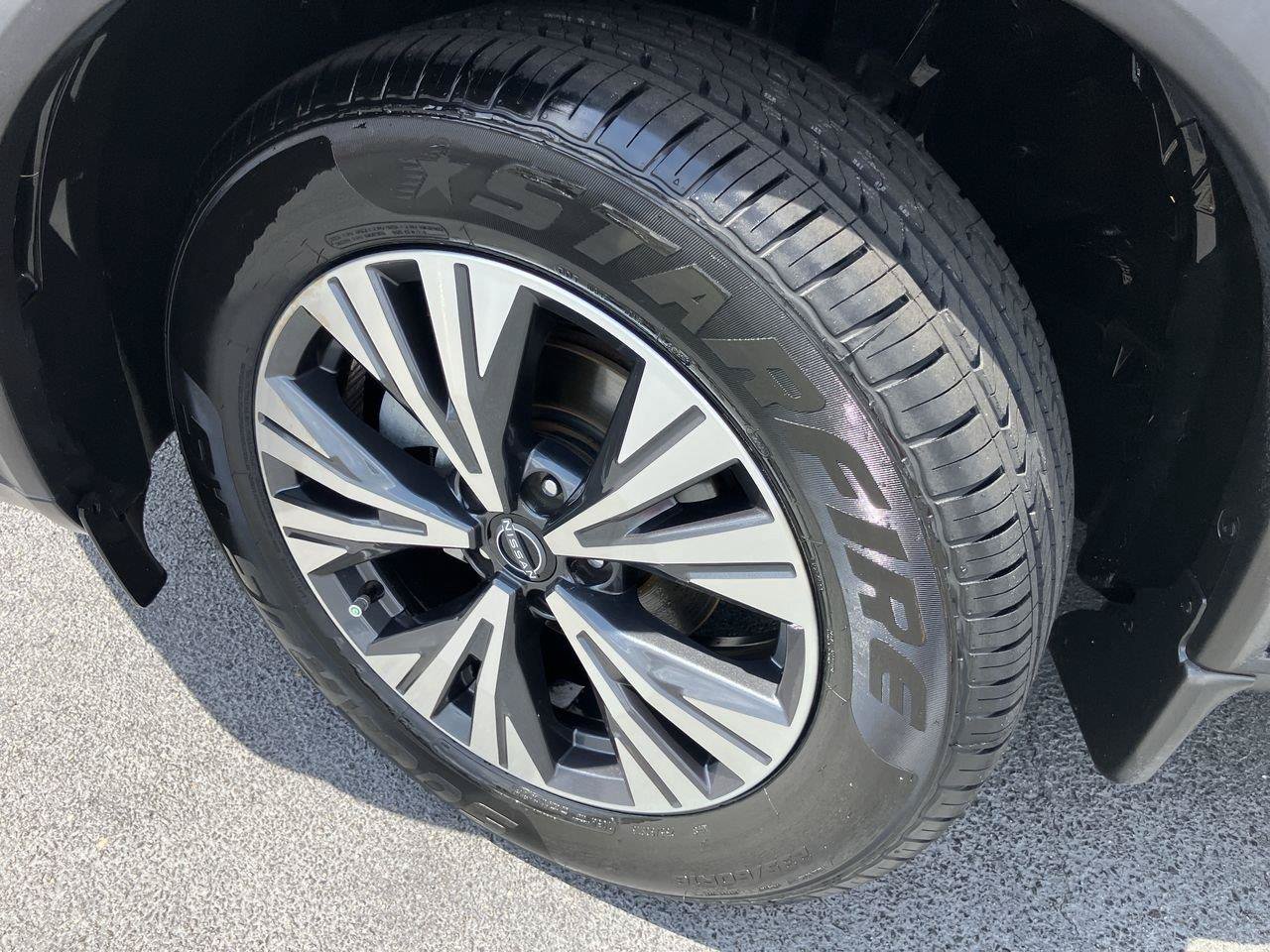 Used 2022 Nissan Rogue SV FWD image 9