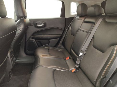 Used 2018 Jeep Compass Latitude w/ Popular Equipment Group FWD image 18
