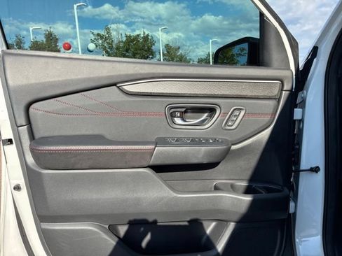 Used 2026 Honda Pilot Black Edition image 7
