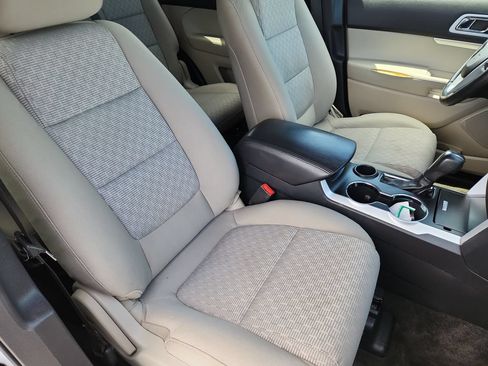 Used 2015 Ford Explorer XLT w/ Equipment Group 201A FWD image 14