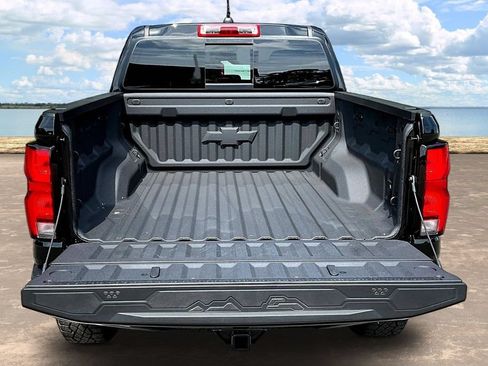 Used 2025 Chevrolet Colorado ZR2 w/ Technology Package AWD/4WD image 9