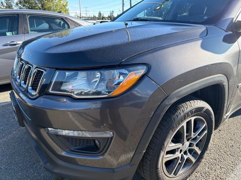 Used 2017 Jeep Compass Latitude w/ Popular Equipment Group AWD/4WD image 2