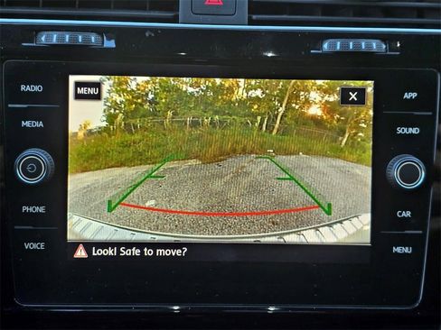 Used 2019 Volkswagen GTI SE image 15