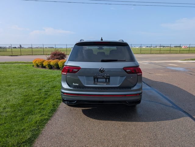 Used 2024 Volkswagen Tiguan SE R-Line AWD/4WD image 8