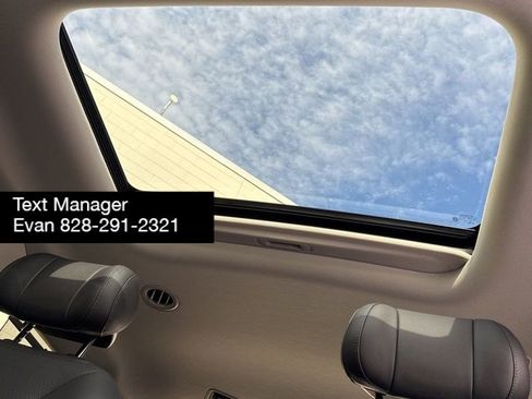 Used 2025 Kia Carnival SX Prestige image 19