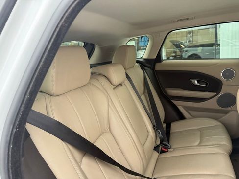 Used 2019 Land Rover Range Rover Evoque SE Premium image 19