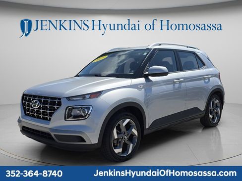 Used 2023 Hyundai Venue SEL FWD image 10