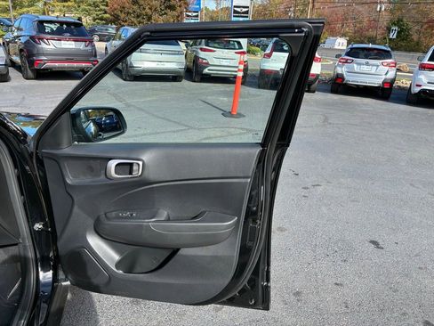 Used 2025 Hyundai Venue SE image 44