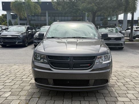 Used 2020 Dodge Journey SE w/ SE Popular Equipment Group FWD image 2