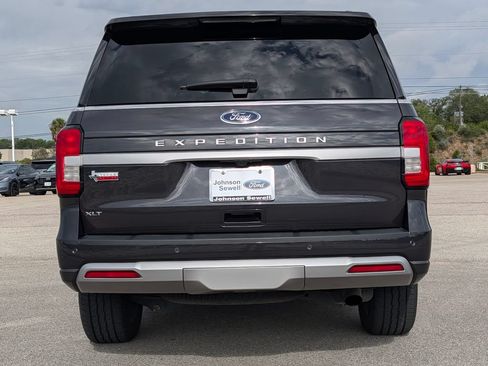 Certified 2022 Ford Expedition XLT RWD image 5