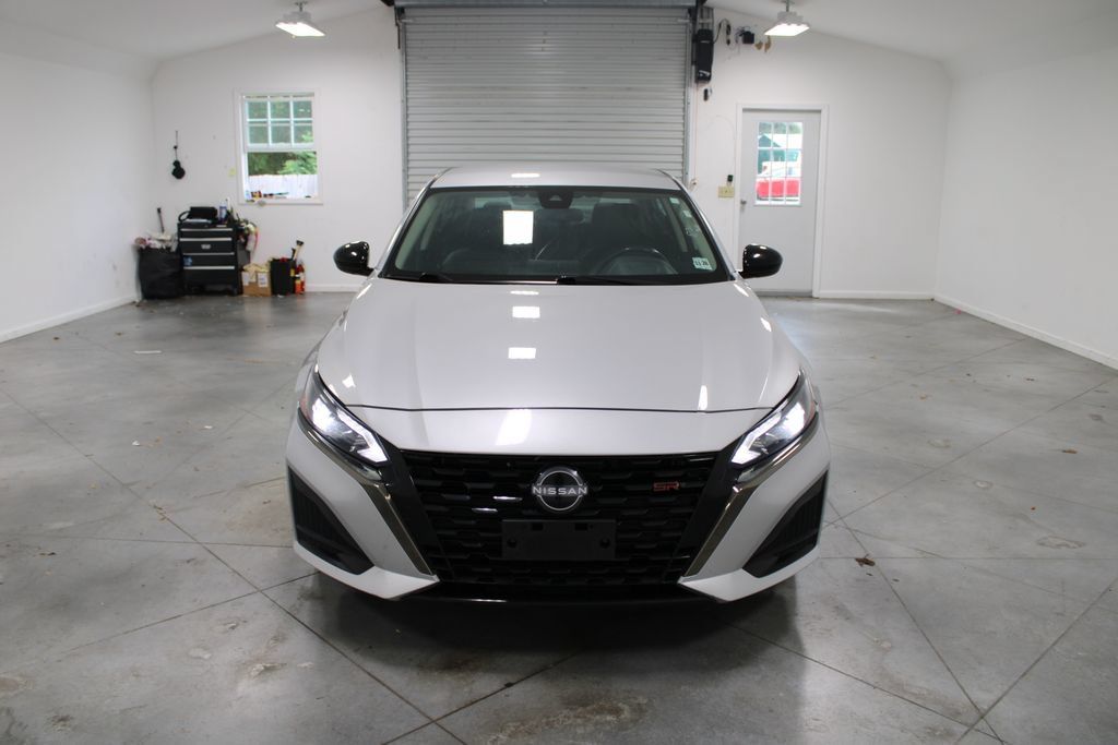 Used 2024 Nissan Altima 2.5 SR FWD image 3