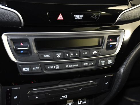 Used 2021 Honda Pilot Touring image 28