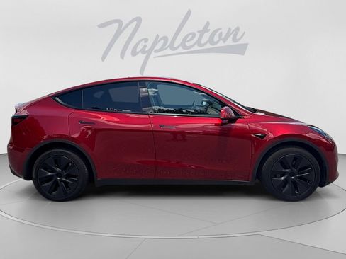 Used 2024 Tesla Model Y Long Range RWD image 7