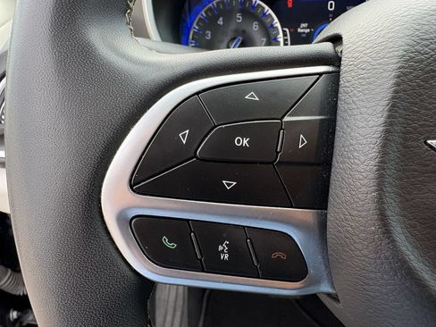 Used 2024 Chrysler Pacifica Touring-L FWD image 15