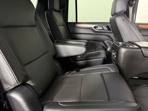 Used 2025 GMC Yukon XL Denali AWD/4WD image 30
