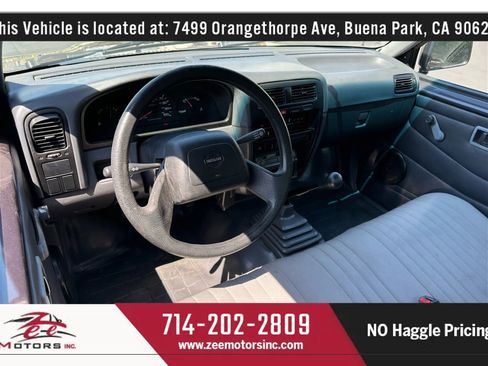 Used 1995 Nissan Pickup 2WD Regular Cab image 16