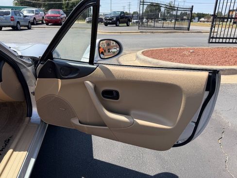Used 1999 MAZDA MX-5 Miata RWD image 11