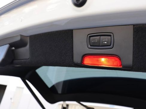 Used 2018 Porsche Cayenne Platinum Edition w/ Premium Package image 26