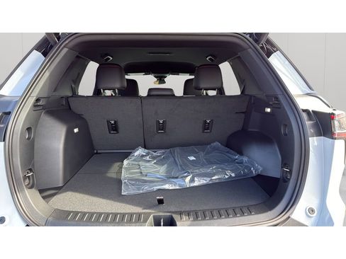 New 2026 Chevrolet Equinox RS w/ LPO, Floor Liner Package FWD image 17