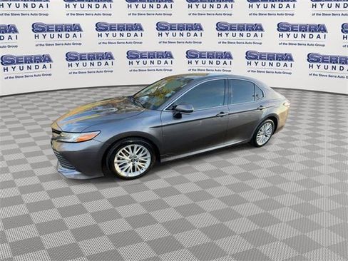 Used 2019 Toyota Camry XLE image 4