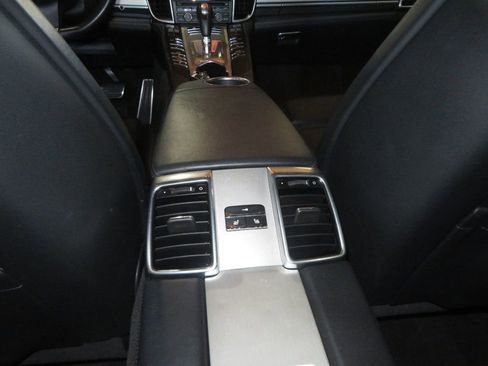 Used 2010 Porsche Panamera Turbo image 35
