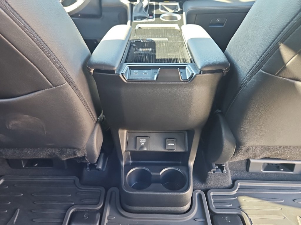 Used 2025 Toyota Sienna XLE Woodland Edition AWD/4WD image 32