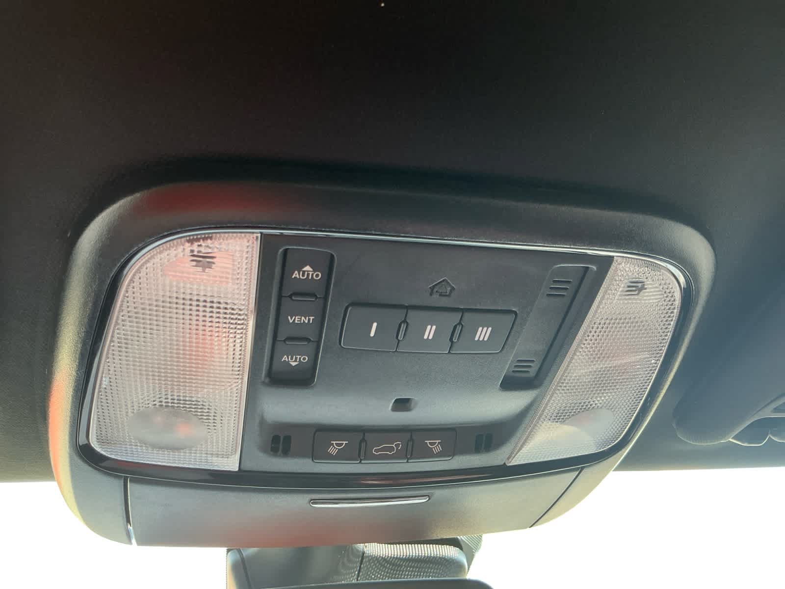 Used 2021 Dodge Durango SRT w/ Technology Group AWD/4WD image 17