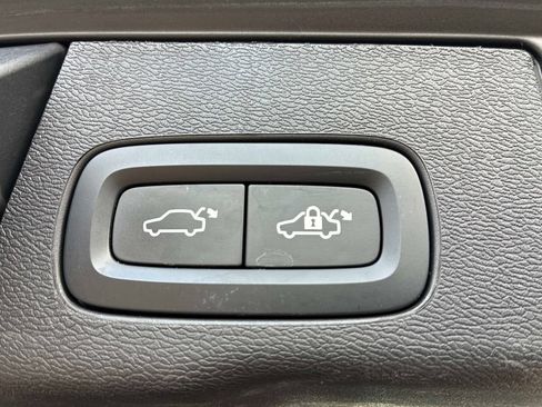 Used 2023 Volvo XC60 B5 Plus FWD image 22
