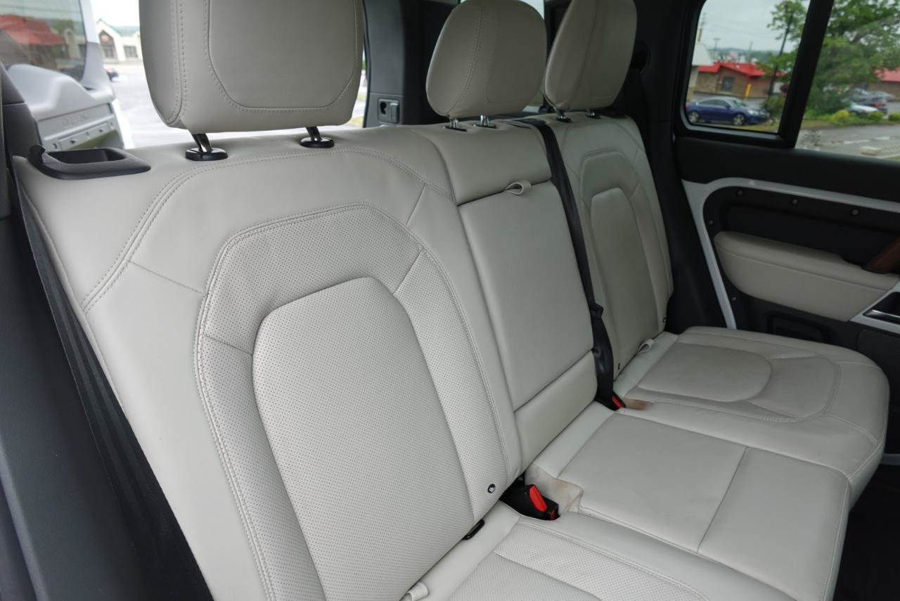 Used 2023 Land Rover Defender 110 SE AWD/4WD image 12