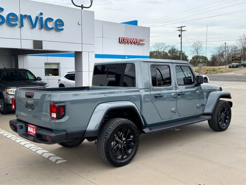 Used 2025 Jeep Gladiator Sport image 5